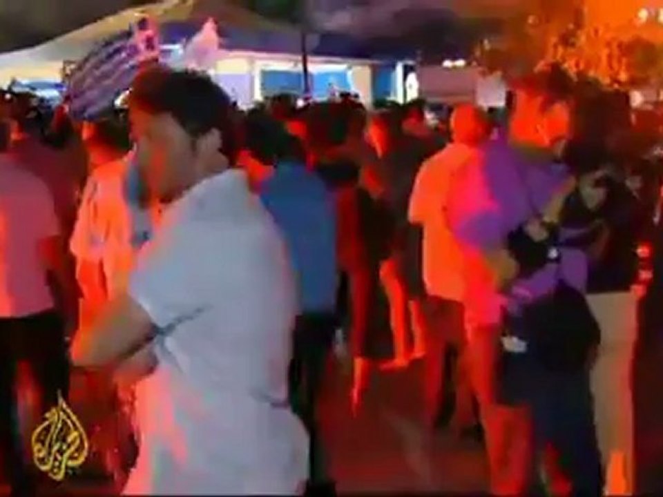 Conservatives hold narrow lead in Greece vote