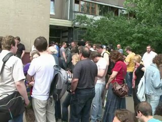 Police raid homes of Putin foes on eve of protest