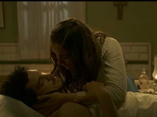 Paquito muere en brazos de Mariana.