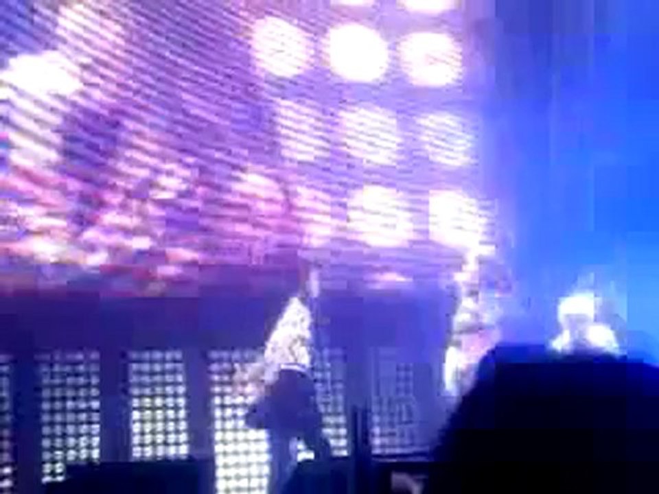 [FANCAM] SM TOWN PARIS 110611 (CUT) F(X) CHU~~
