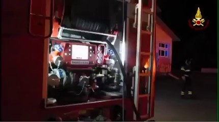 Avellino - Incendio deposito stoccaggio rifiuti 1 (08.06.12)