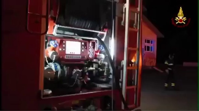 Avellino - Incendio deposito stoccaggio rifiuti 1 (08.06.12)