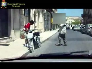 Siracusa - Scoperti 16 falsi ciechi (11.06.12)