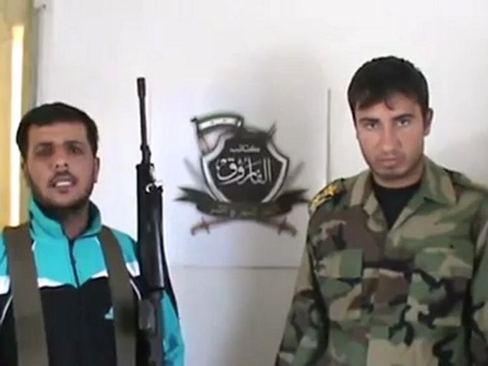 Syria فري برس  حمص سرية العبادلة التابعة لكتائب الفاروق تقوم بأسرملازم   11 6 2012 Homs