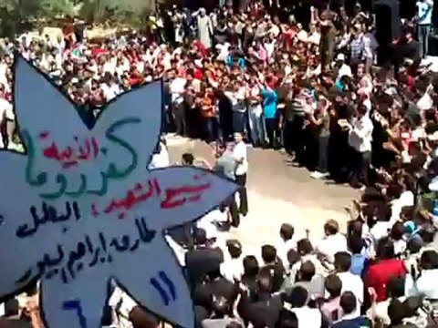 Syria فري برس ادلب كفرومة تشييع الشهيد المنشق طارق البيور وهو اخ لشهيدين سبقوه في الشهادة 11 6 2012 Idlib