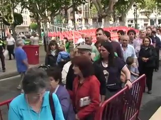 Logroño se echa a la calle para cumplir con la tradición del pez, el pan y el vino