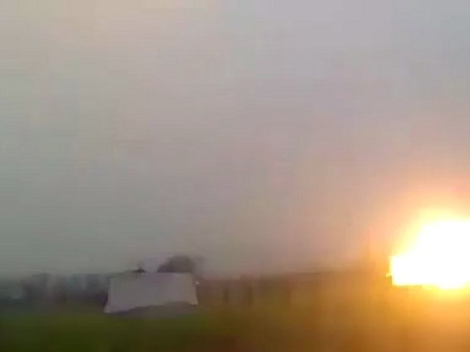 Syria فري برس  حمص خطير جدا مقطع مسرب لمدافع الجيش وهي تقصف المدن 10 6 2012 Homs