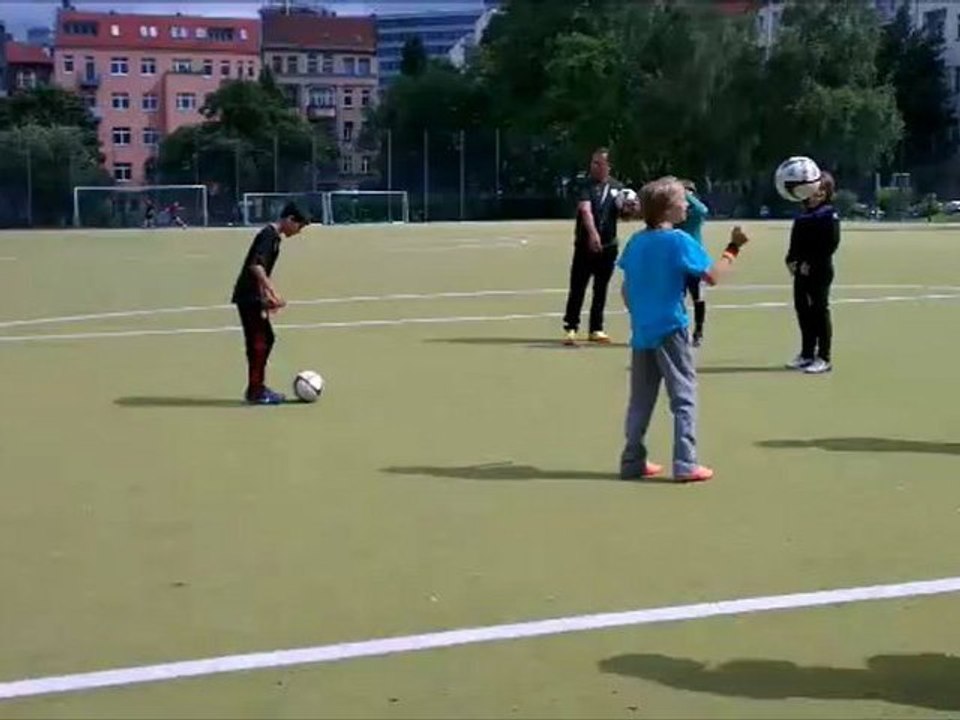 Kopfballtrain. Juni 2012