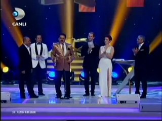 Tatlıses Sahnede Meydan Okudu