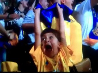 La joie d'un jeune supporter de l'Ukraine lors d'un but...