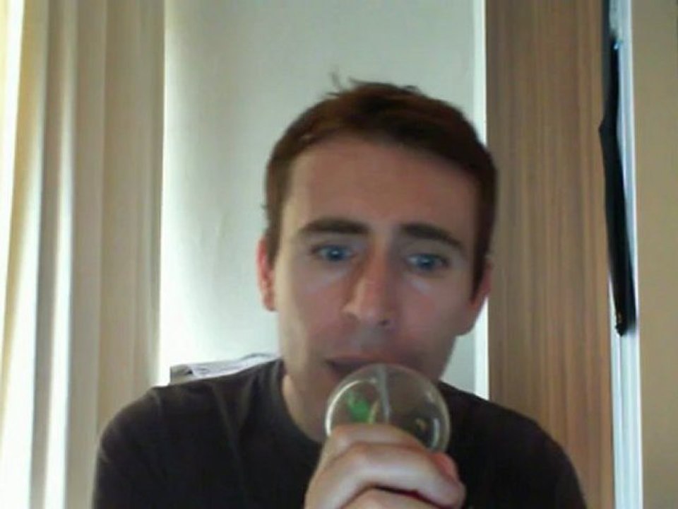 Wiwi égratigne "n'oublie pas qui tu es" de Jean Guidoni