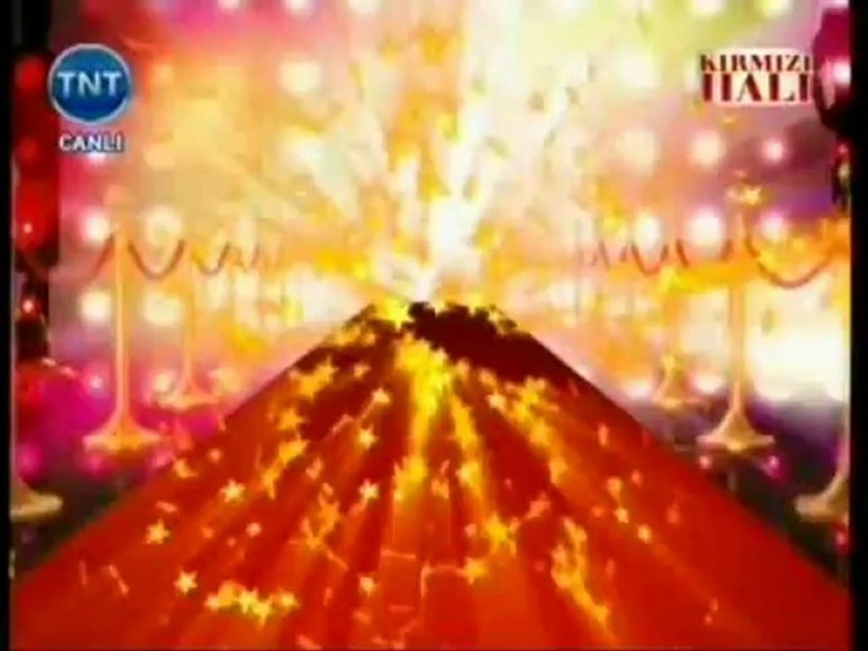 Kenan İmirzalıoğlu gelin arabasını tinercilerden kurtardı!