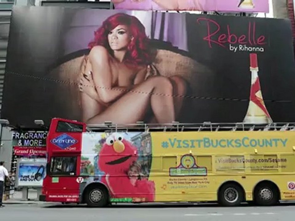 Nackt-Plakat von Rihanna auf dem Times Square
