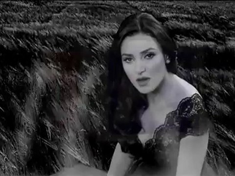 Sevcan Orhan - Bahçada Yeşil Çınar