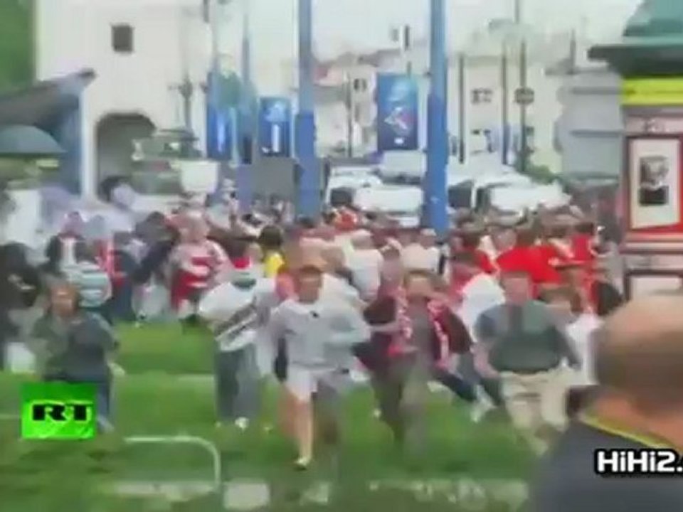 اشتباكات بين الجماهير الروسية و البولندية في وارسو