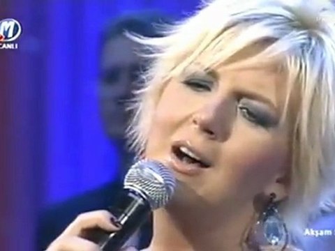 Ayşe Ekiz ♫ Canımın yoldaşı ol gönlüme bin neşe bırak.HD