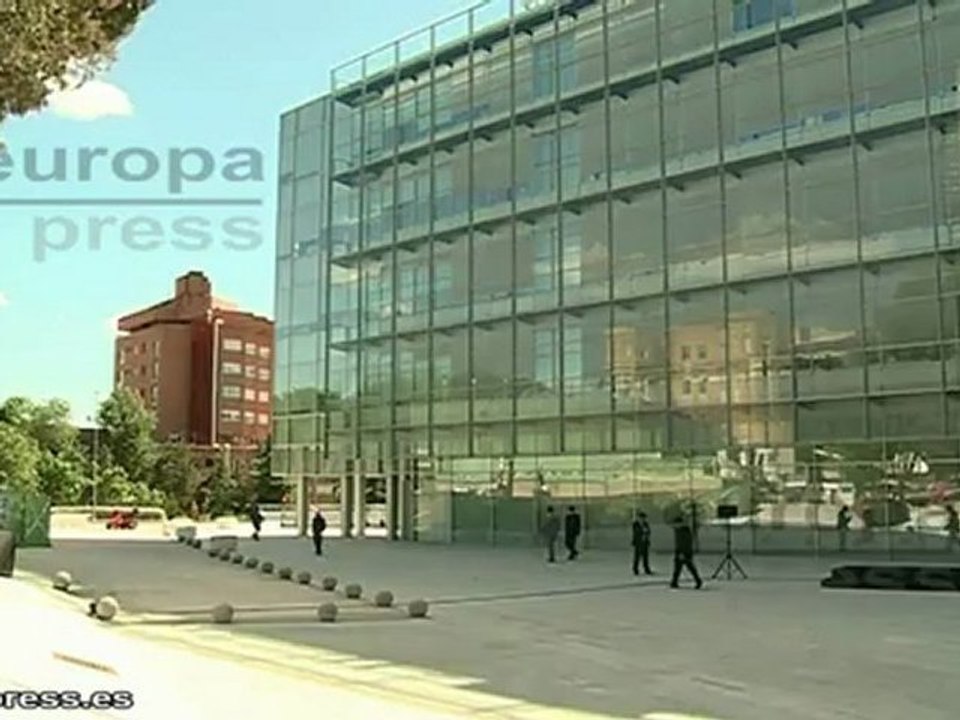 Guindos dice que el rescate bancario generará confianza