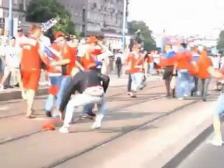 Euro 2012, esplode la violenza tra tifosi russi e polacchi