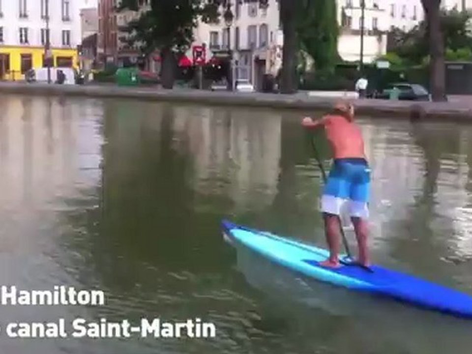 Laird Hamilton navigue sur le canal Saint Martin