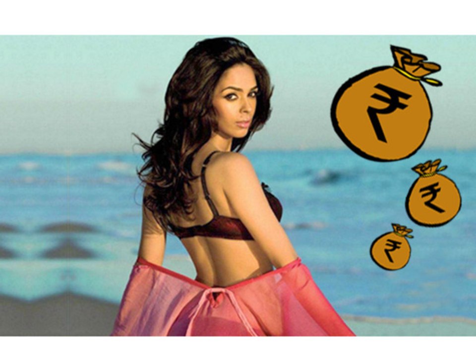 Sexy Mallika Sherawat Ran Away With Rs 75 lacs? - Bollywood Babes