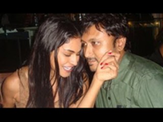 Veena Malik Denies Relation With Hemant Madhukar