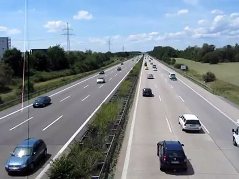 A1-B1 Autobahnbrücke Malsch Pfingstsonntag Verkehr 01