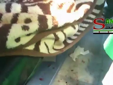 Syria فري برس ديرالزور معالجة المصابين من حي الجبيلة 12 6 2012 Deirezzor