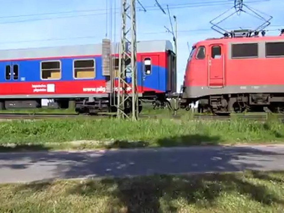 Eisenbahnfreunde Bügelfalten E-110 mit Touristik-Express