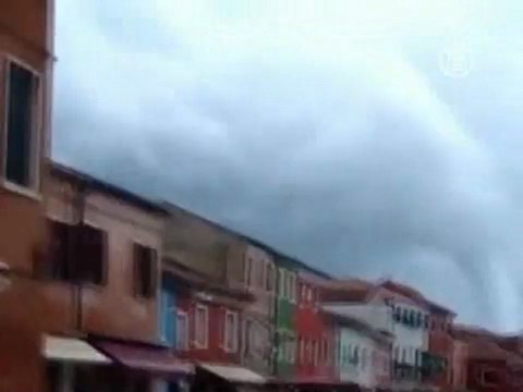 На Венецию обрушился шторм в форме торнадо
