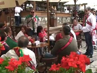 Hinchas daneses y portugueses calientan el ambiente en Polonia