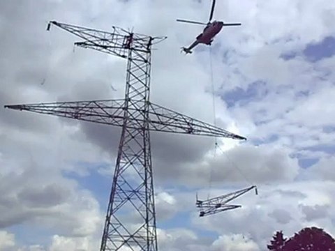 THT Cotentin Maine - Pose des éléments des pylônes