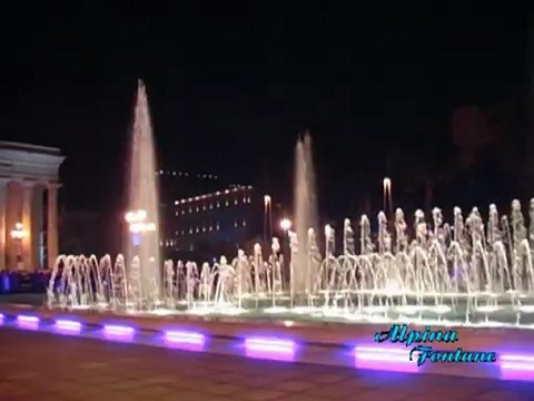 Фонтан в Баку напротив Музея Ковров