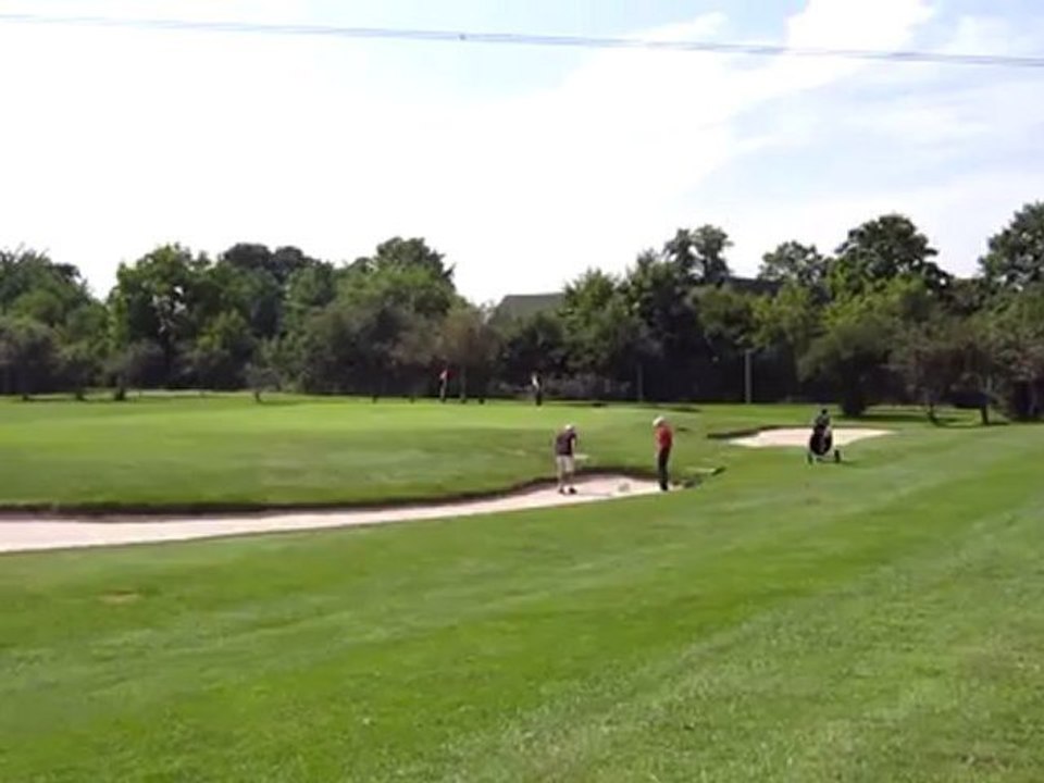 A1 lesetext a1 golfer beim Üben