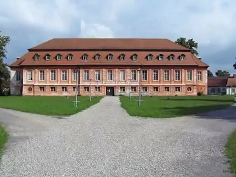 A1 Hörtext A1 Schloss und Gut Scheibenhardt Adverbien (lokal) geradeaus links rechts Teil 2