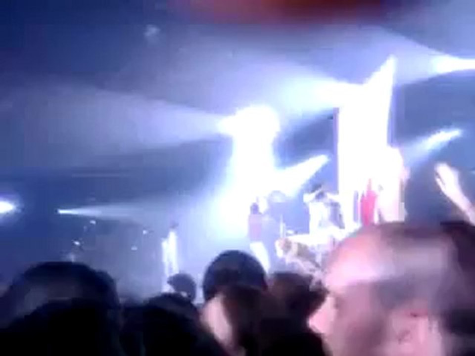 [FANCAM] SM TOWN PARIS 110611 (CUT) SUPER JUNIOR SHIRTLESS SIWON