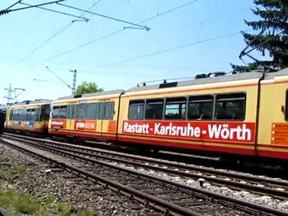 A2 Textproduktion A2 Bahnübergang Rüppurr Schranke geschlossen
