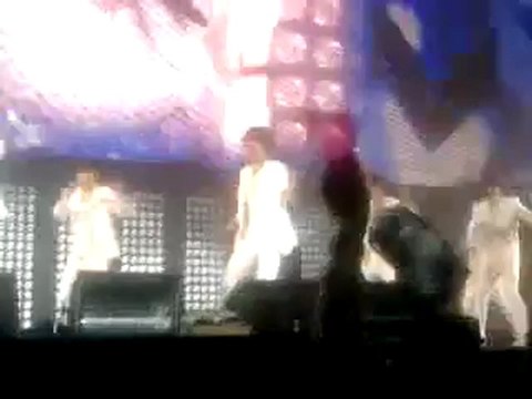 [FANCAM] SM TOWN PARIS 110611 (CUT) SUPER JUNIOR A MAN IN LOVE