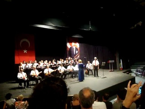 bir mendil aldım dereden