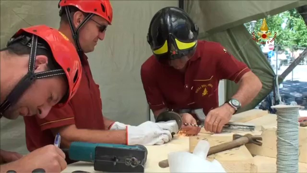 Mirandola (MO) - Terremoto - Recupero statua Madonna (12.06.12)