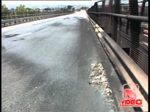 Napoli - Cisterna si ribalta e va in fiamme muore autista (13.06.12)