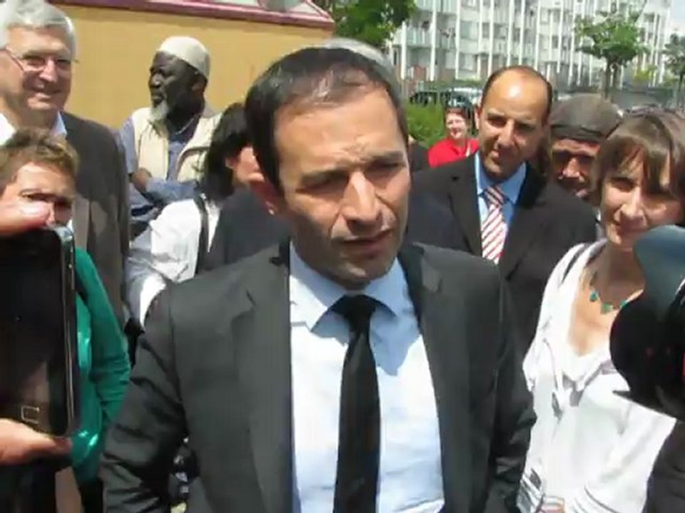 Beauvais :le ministre  Benoît Hammon visite le quartier Saint-Jean