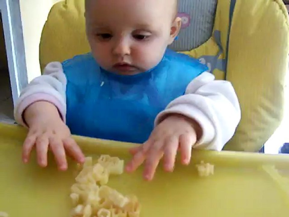 je mange des pates (10 mois)