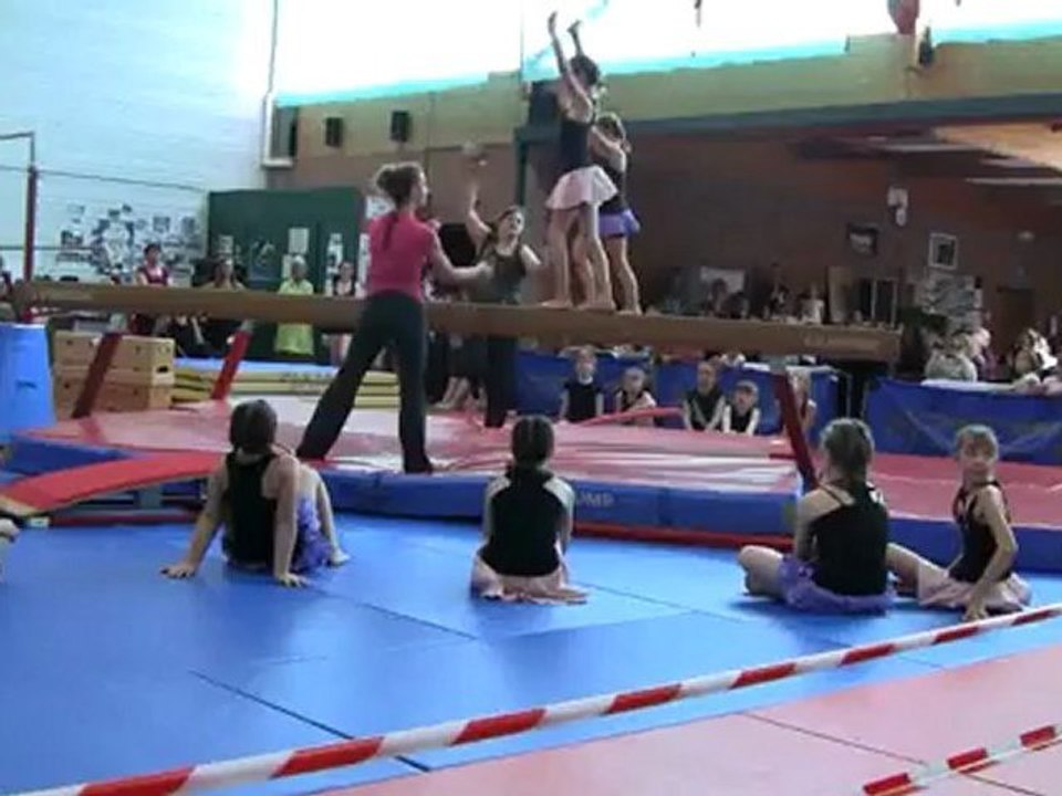 USL Gym - Porte Ouverte 2012 - Poutre Poussines Amélie