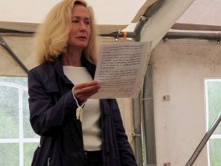 Brigitte Fossey fait la dictée à l'école du Grand Meaulnes
