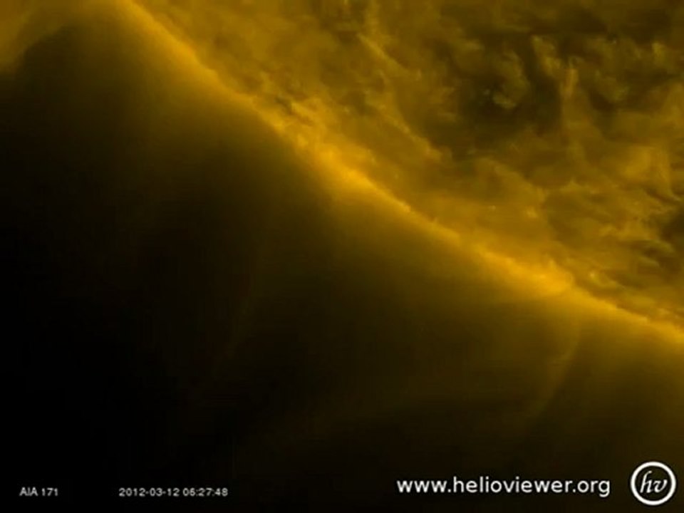 Etrange Sphère noire près Soleil