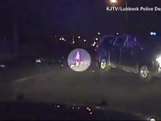 Bebe de 18 meses es expulsado de una camioneta al voltearse en una persecución