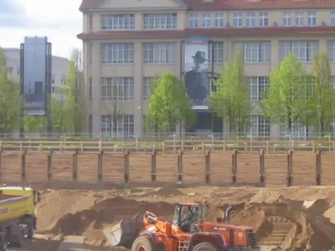 A2-B2 Textproduktion Aushub an Baustelle wird aufgeladen