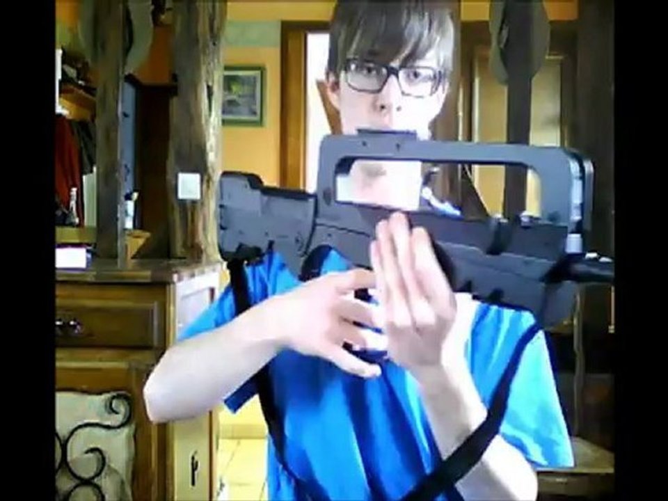 Review famas G1 Présentation française