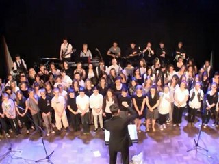 Queen  par les jeunes choristes des collèges Jean-Rostand et René-Cassin de Loos-en-Gohelle
