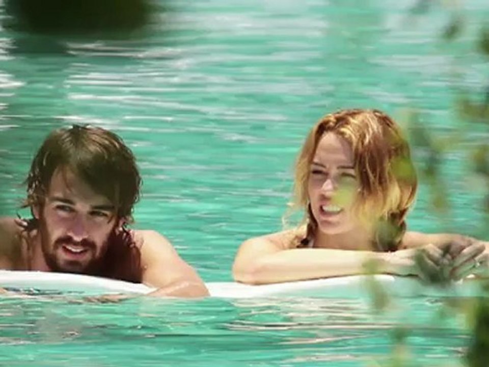 Miley Cyrus verteidigt Pool-Fotos und zeigt ihre Bikini-Figur